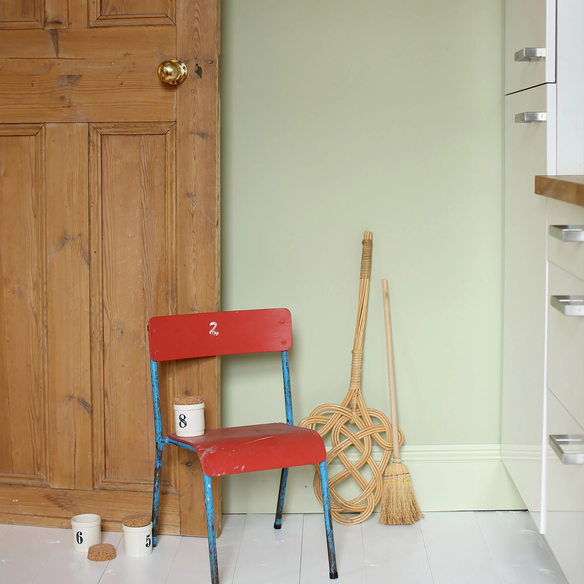 Farrow & Ball Estate Cooking Apple Green No.32 Eggshell Paint, 750ml 6 Farrow & Ball Estate Cooking Apple Green No.32 Eggshell Paint, 750ml - Image 4