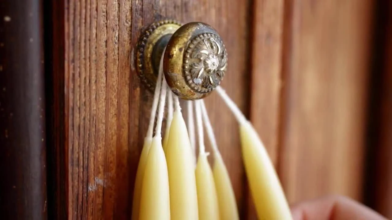 Farrow & Ball Estate Tallow No.203 Matt Emulsion Paint, 2.5L 4 Farrow & Ball Estate Tallow No.203 Matt Emulsion Paint, 2.5L - Image 2