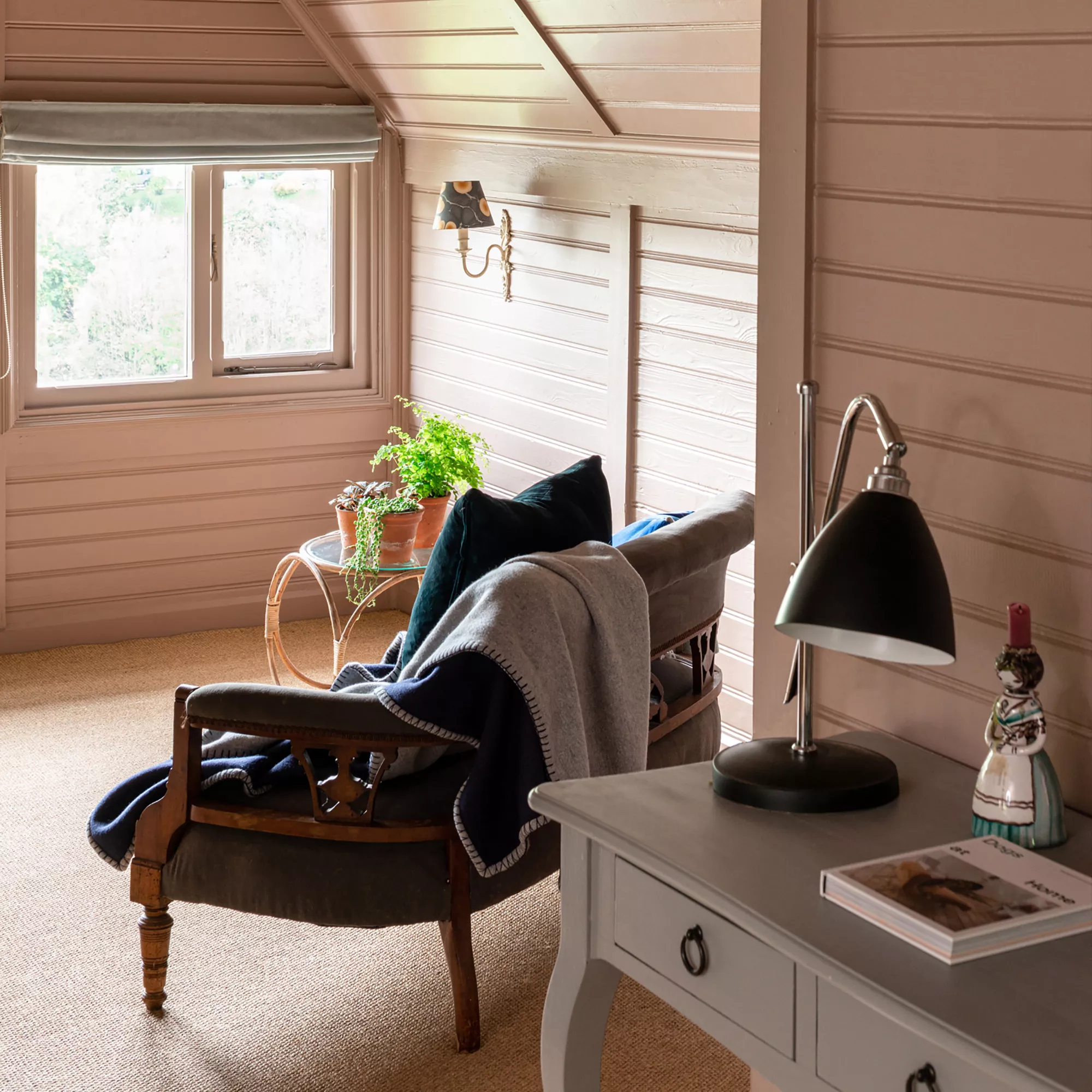 Farrow & Ball Modern Dead Salmon No.28 Matt Emulsion Paint, 2.5L 6 Farrow & Ball Modern Dead Salmon No.28 Matt Emulsion Paint, 2.5L - Image 4