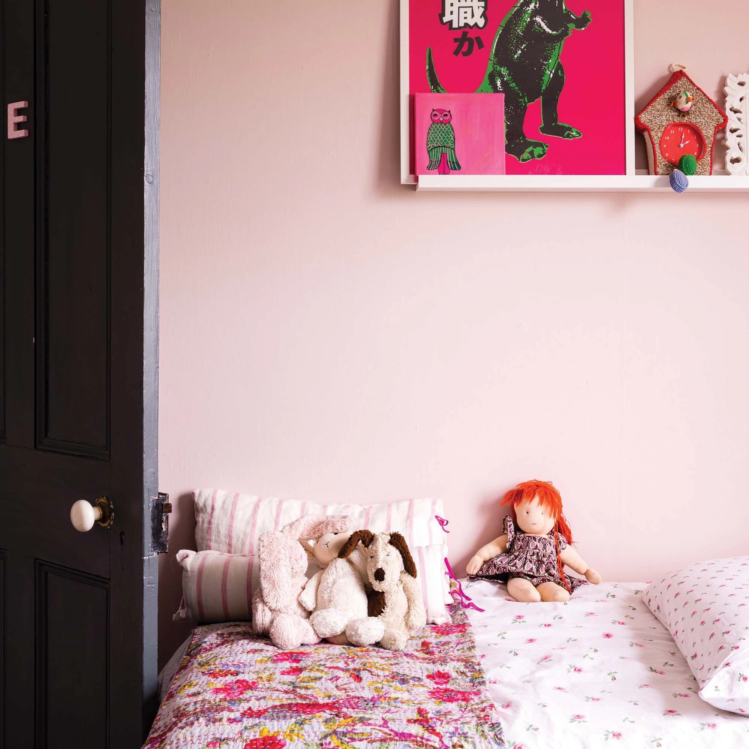 Farrow & Ball Modern Middleton Pink No.245 Matt Emulsion Paint, 2.5L 6 Farrow & Ball Modern Middleton Pink No.245 Matt Emulsion Paint, 2.5L - Image 4