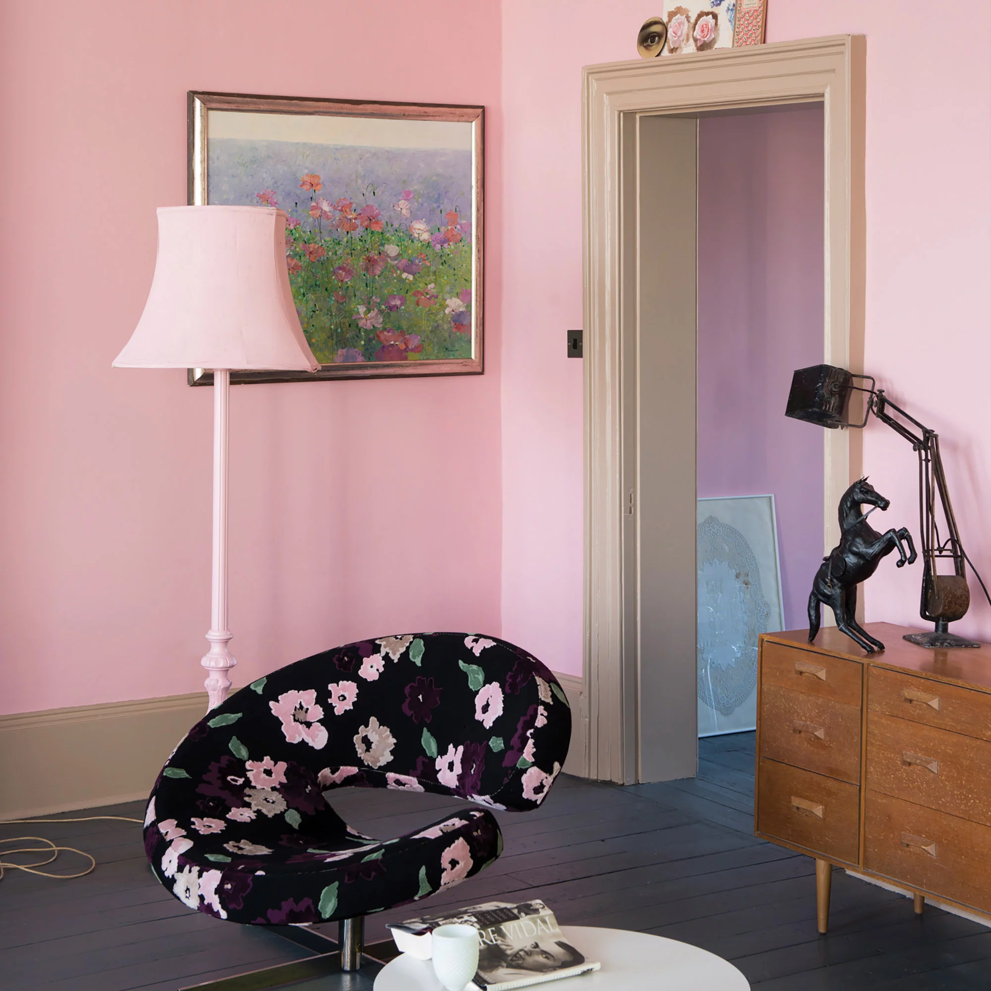 Farrow & Ball Modern Nancy's Blushes No.278 Matt Emulsion Paint, 2.5L 6 Farrow & Ball Modern Nancy's Blushes No.278 Matt Emulsion Paint, 2.5L - Image 4