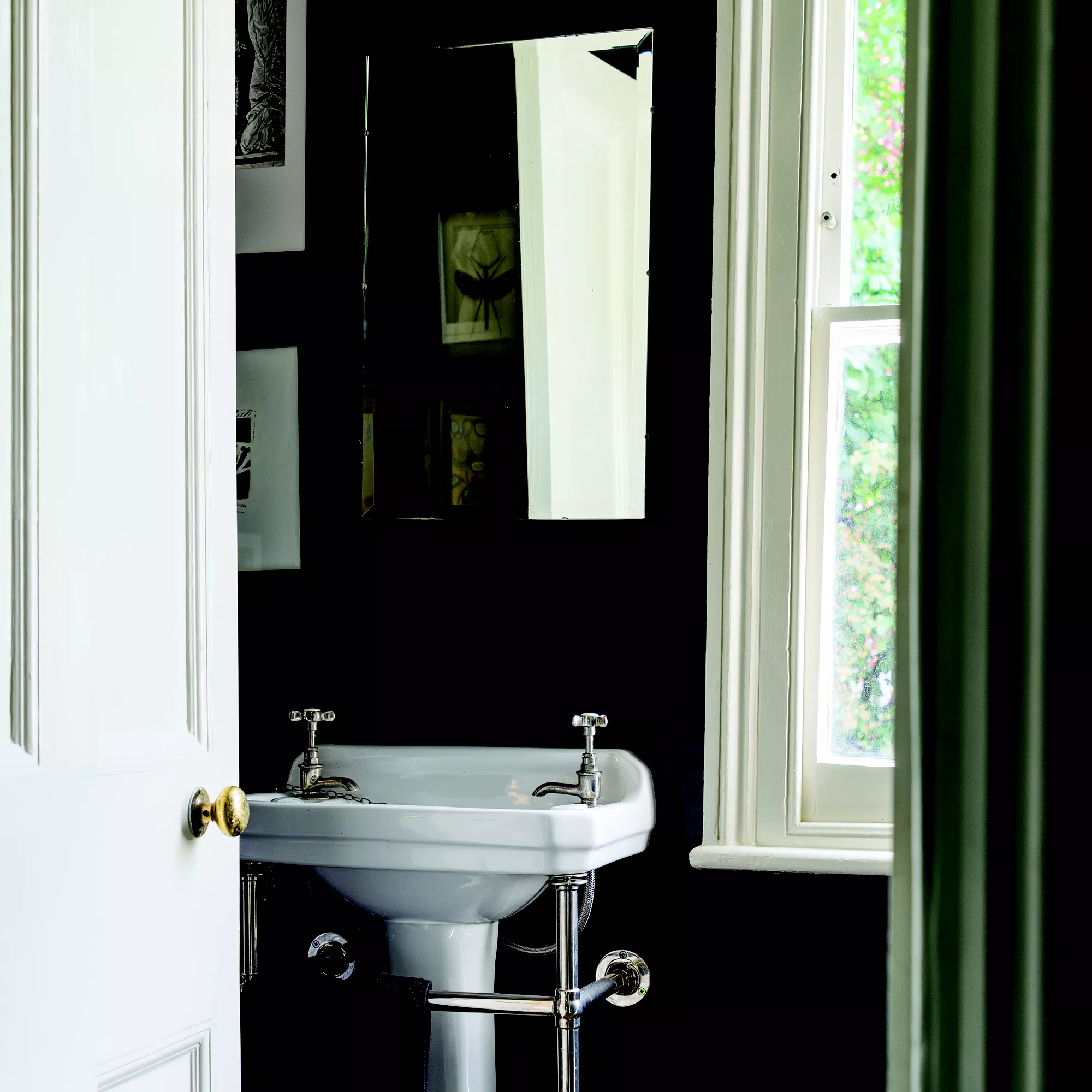 Farrow & Ball Modern Off-Black No.57 Matt Emulsion Paint, 2.5L 6 Farrow & Ball Modern Off-Black No.57 Matt Emulsion Paint, 2.5L - Image 4