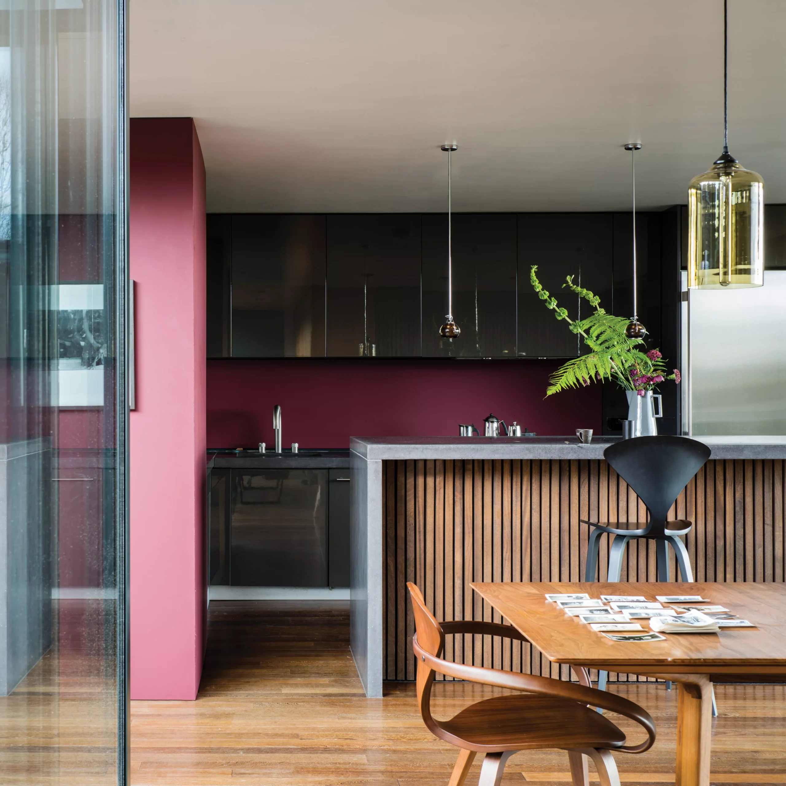 Farrow & Ball Modern Preference Red No.297 Matt Emulsion Paint, 2.5L 7 Farrow & Ball Modern Preference Red No.297 Matt Emulsion Paint, 2.5L - Image 5