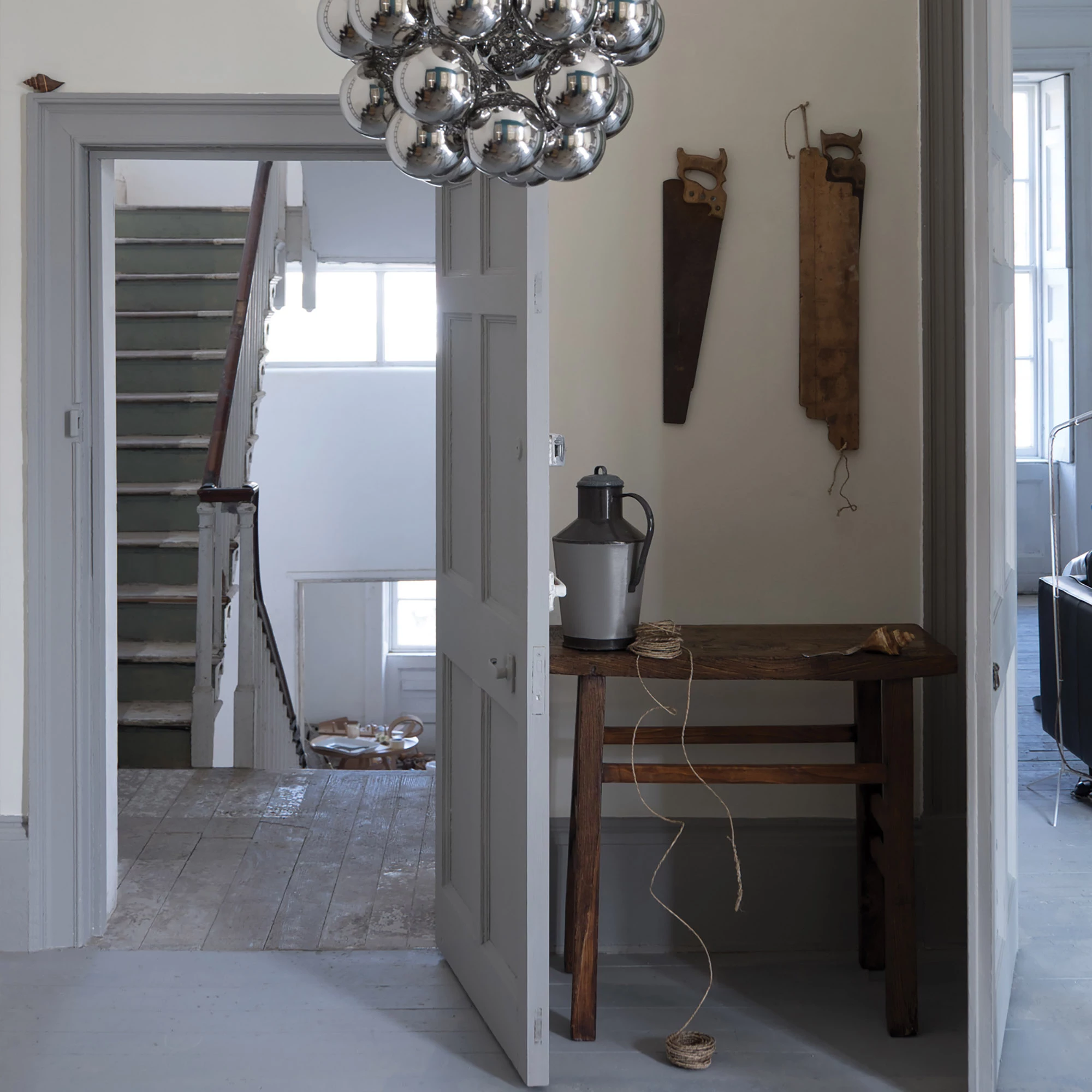 Farrow & Ball Modern Shadow White No.282 Eggshell Paint, 2.5L 6 Farrow & Ball Modern Shadow White No.282 Eggshell Paint, 2.5L - Image 4