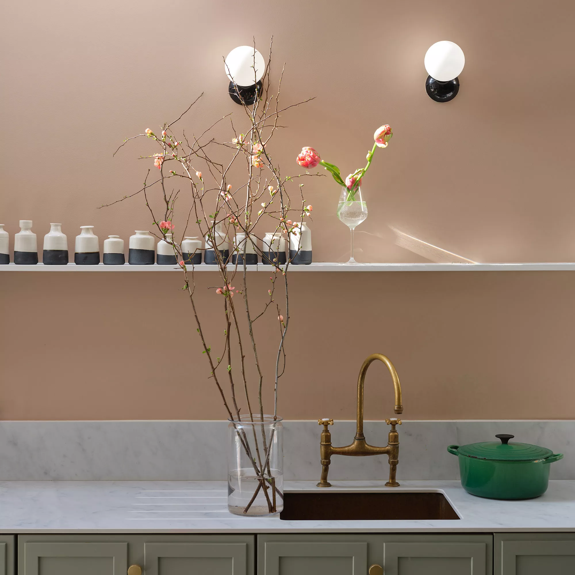 Farrow & Ball Modern Templeton Pink No.303 Matt Emulsion Paint, 2.5L 6 Farrow & Ball Modern Templeton Pink No.303 Matt Emulsion Paint, 2.5L - Image 4