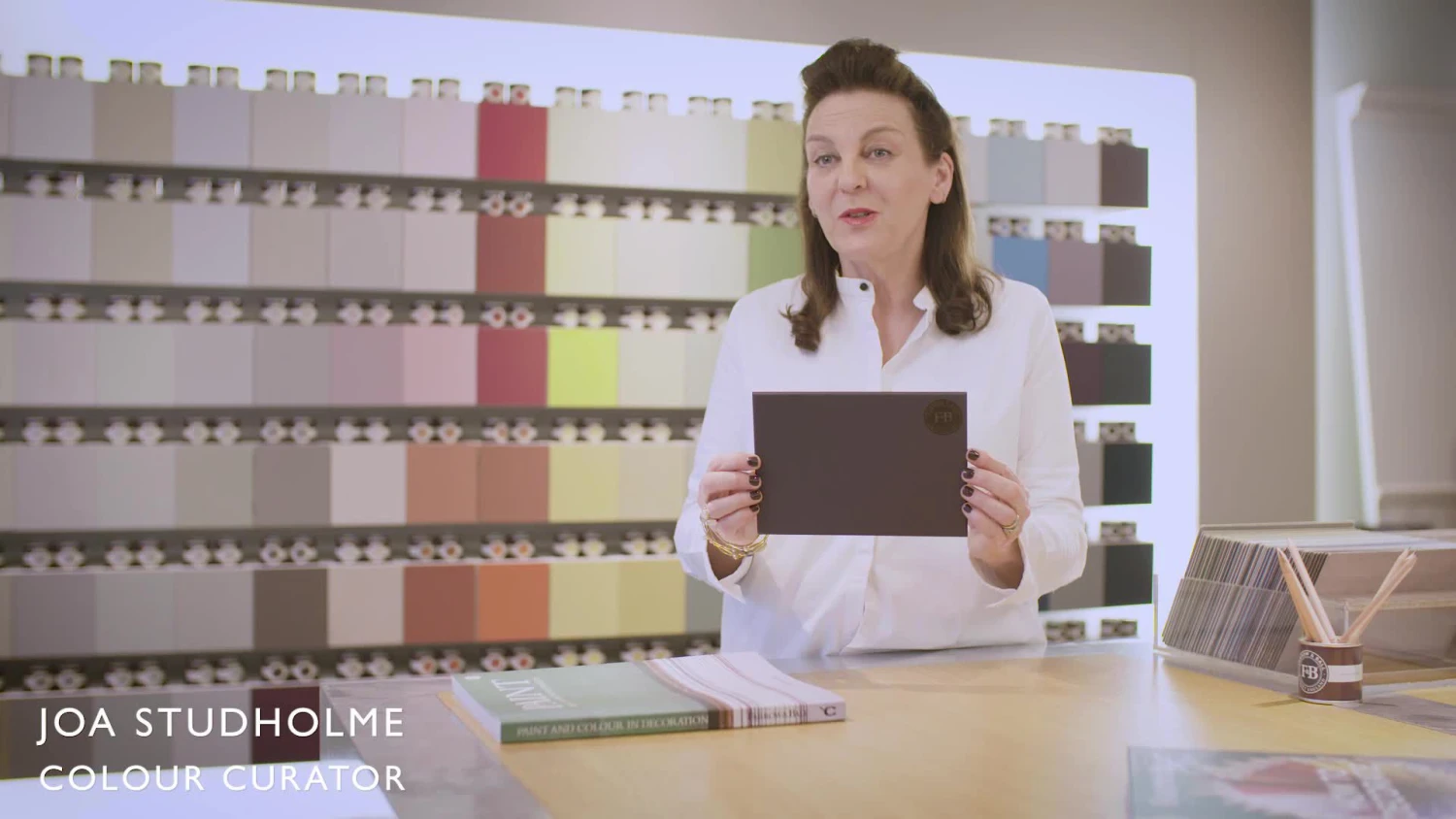 Farrow & Ball Paean Black No.294 Gloss Metal & Wood Paint, 2.5L 4 Farrow & Ball Paean Black No.294 Gloss Metal & Wood Paint, 2.5L - Image 2